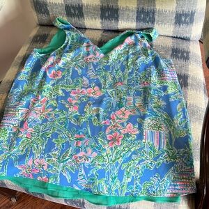 Reversible v neck lilly top. Colorful and comfortable! Like new.